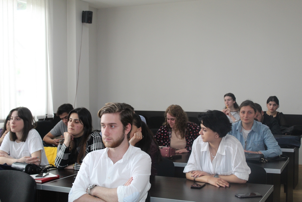 Meeting of GEPHA with the students of the Faculty of Healthcare