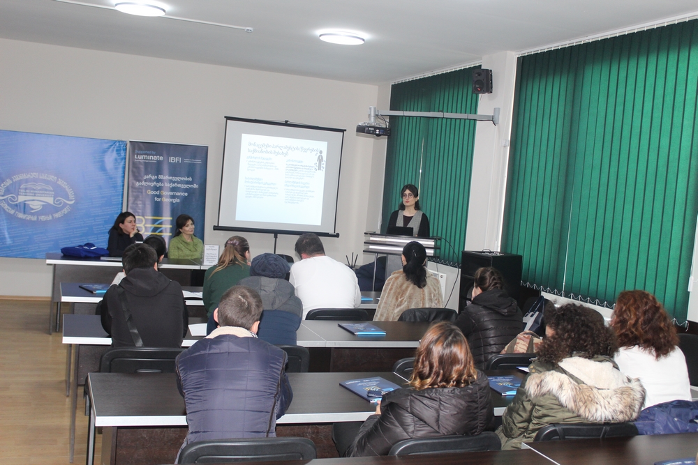 Training: Methods and mechanisms for monitoring the activities of the Government